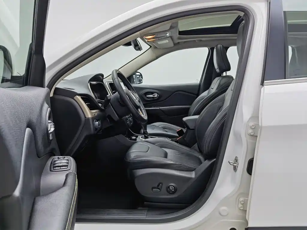 Jeep Cherokee — миниатюра 10