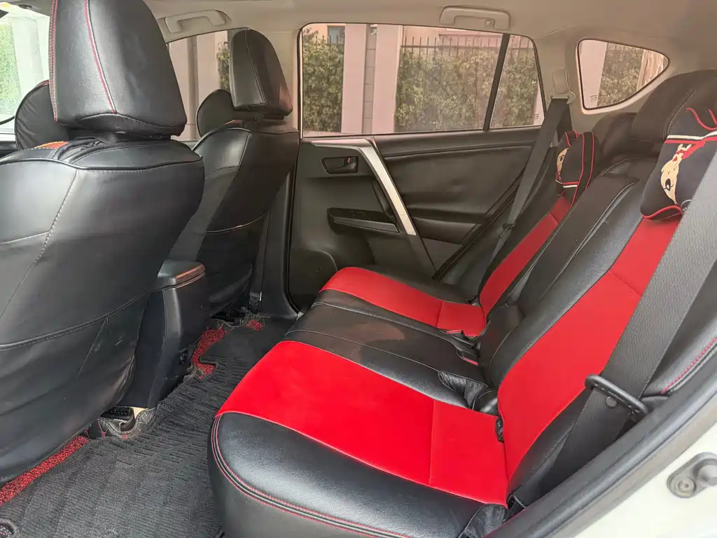 Toyota RAV4 — миниатюра 9