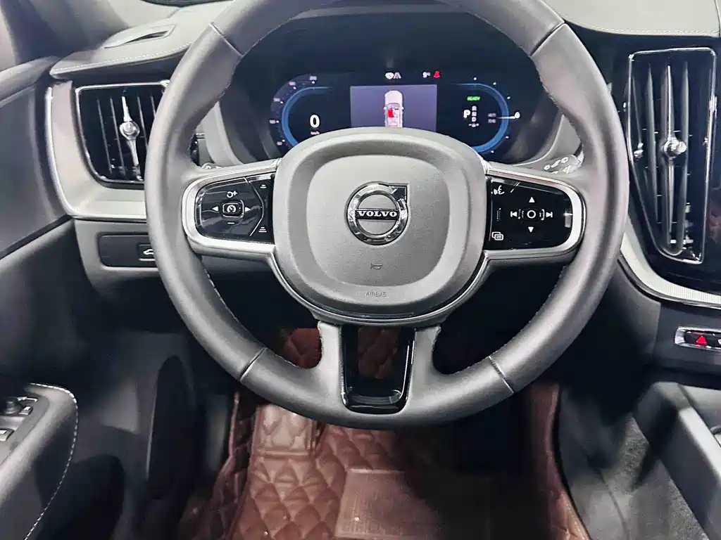 VOLVO XC60 PLUG IN HYBRID