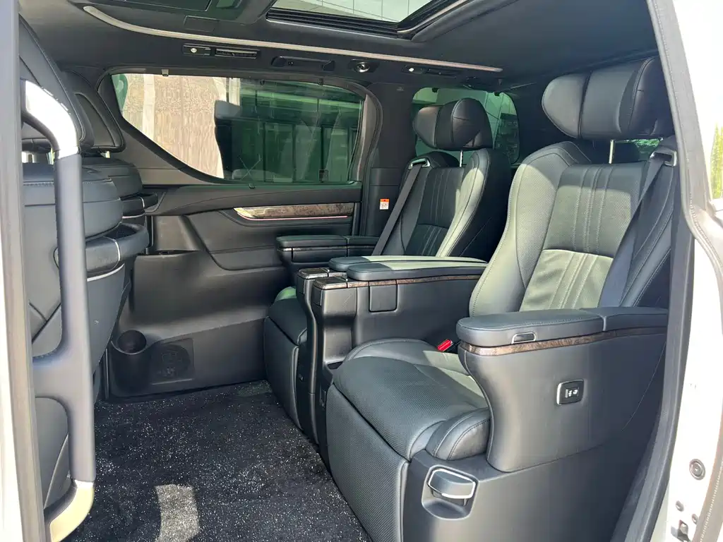 Toyota Vellfire 2023 2.5L HV Luxury