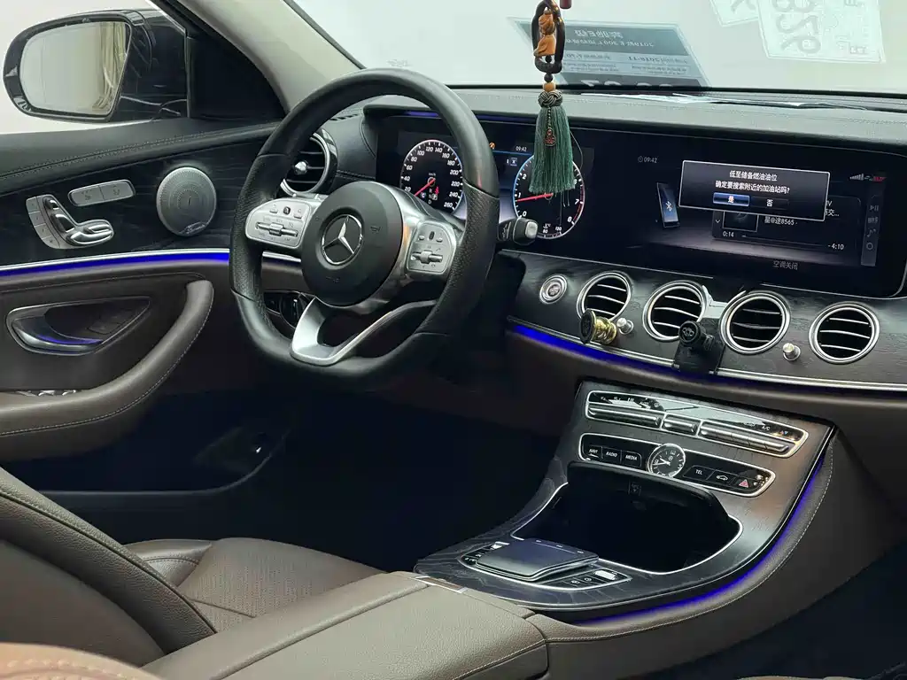 Mercedes-Benz E-Class — миниатюра 7