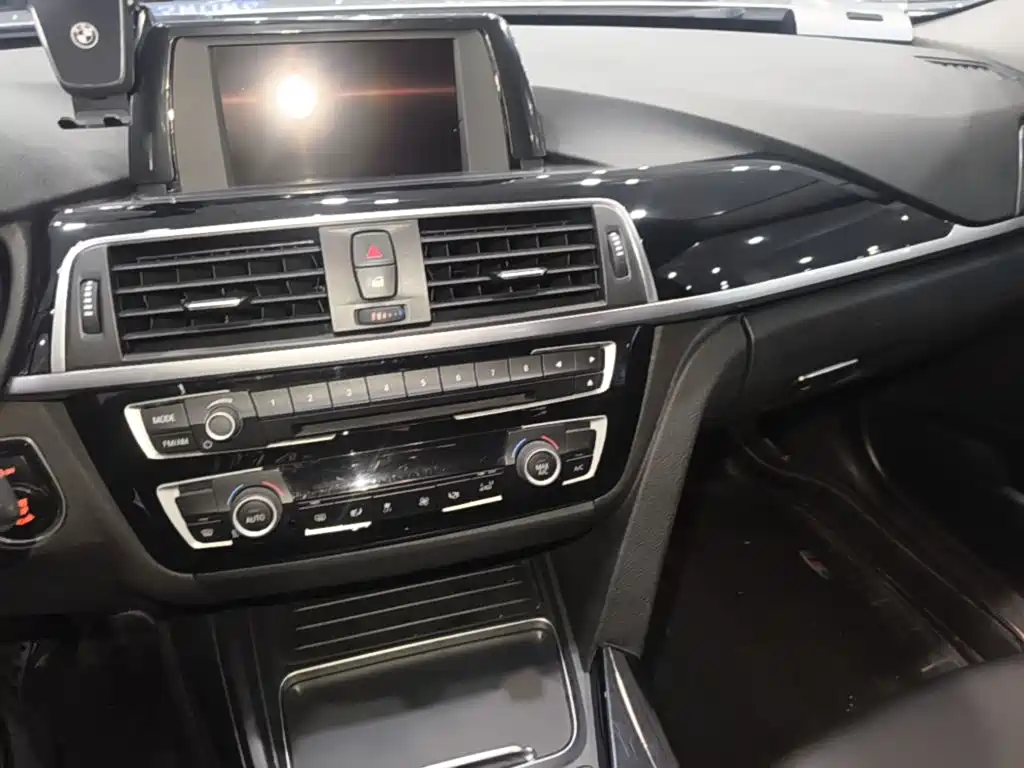 BMW 3 Series — миниатюра 13