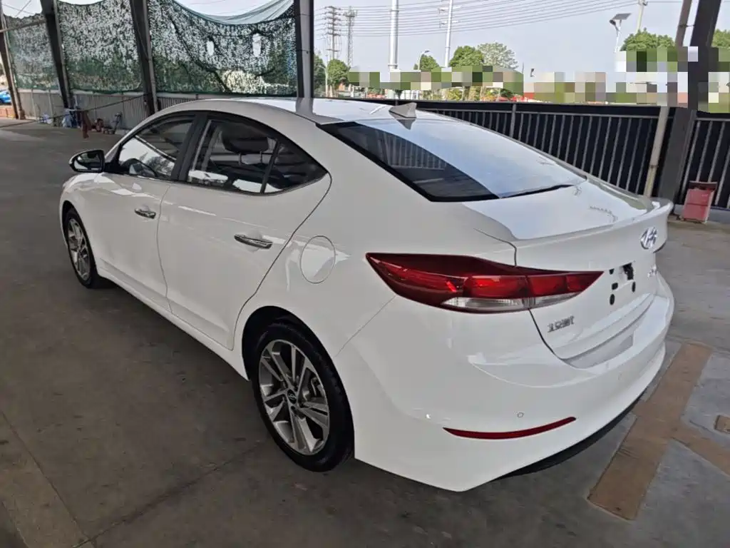 Hyundai Elantra — миниатюра 5