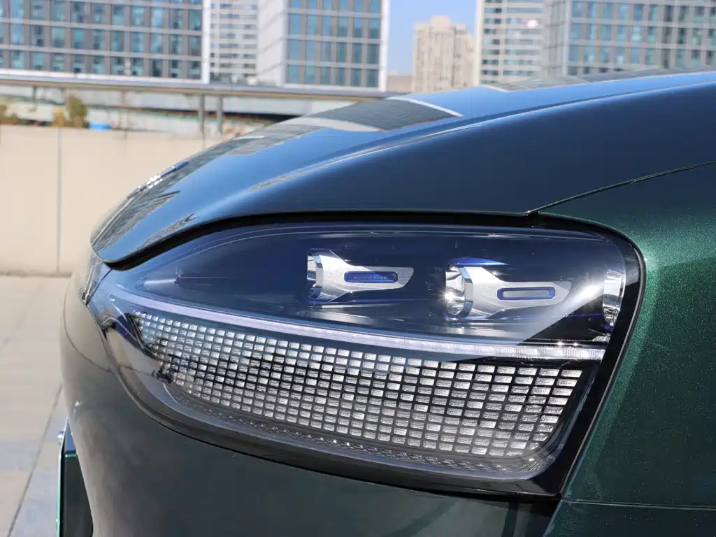 AITO ASK THE WORLD M9