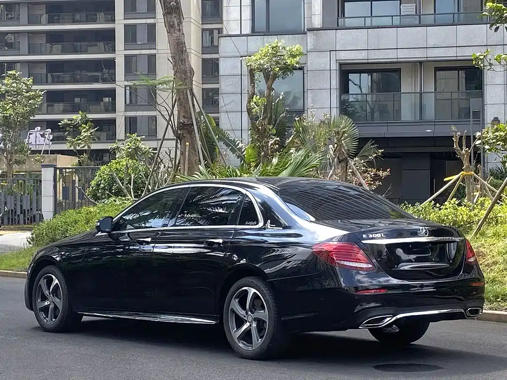 MERCEDES-BENZ E CLASS