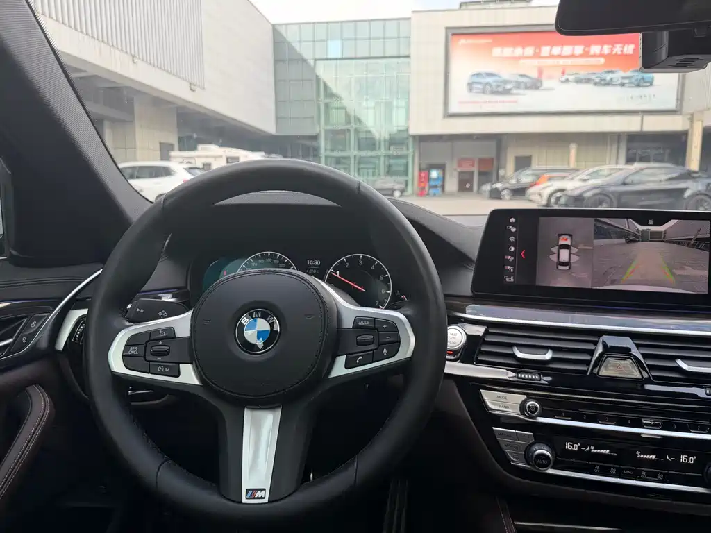 BMW 5 Series — миниатюра 11