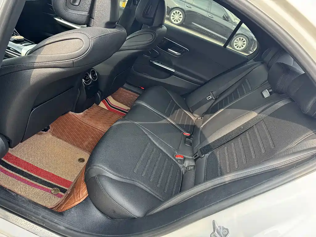Mercedes-Benz C-Class — миниатюра 11