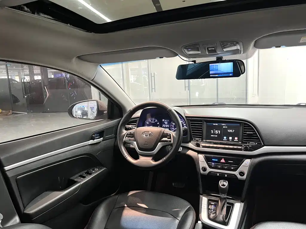 Hyundai Elantra — миниатюра 8