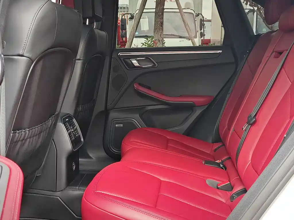 Porsche Macan — миниатюра 16