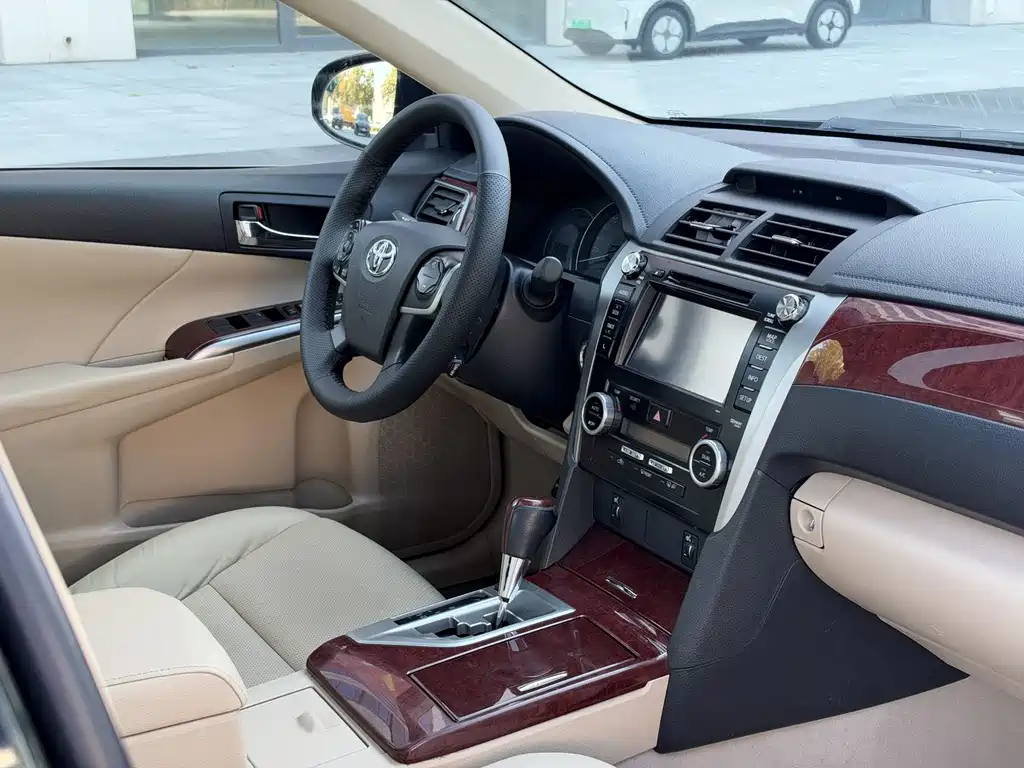 Toyota Camry — миниатюра 10