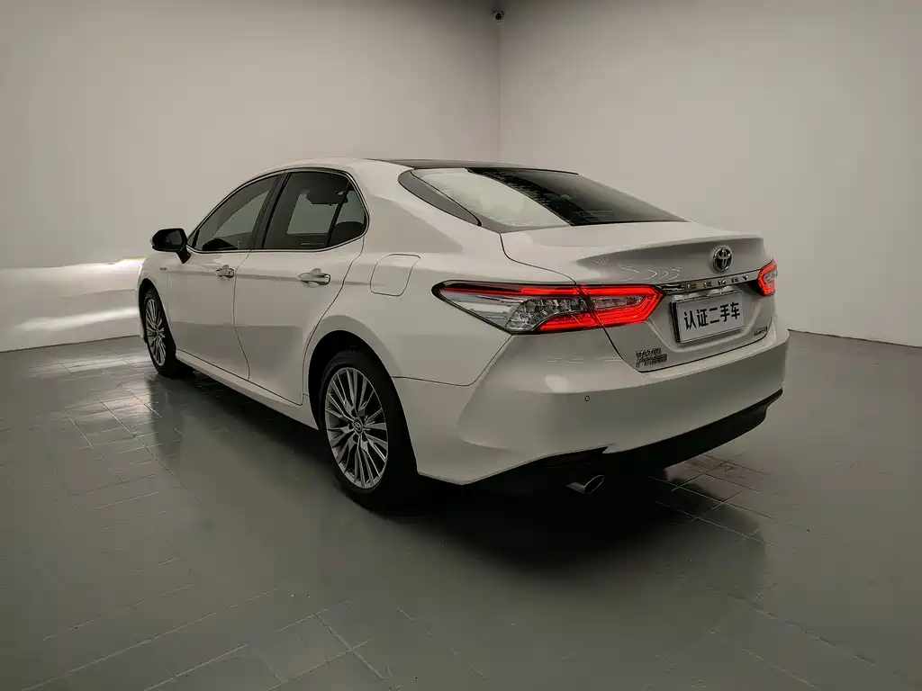 Toyota Camry — миниатюра 5
