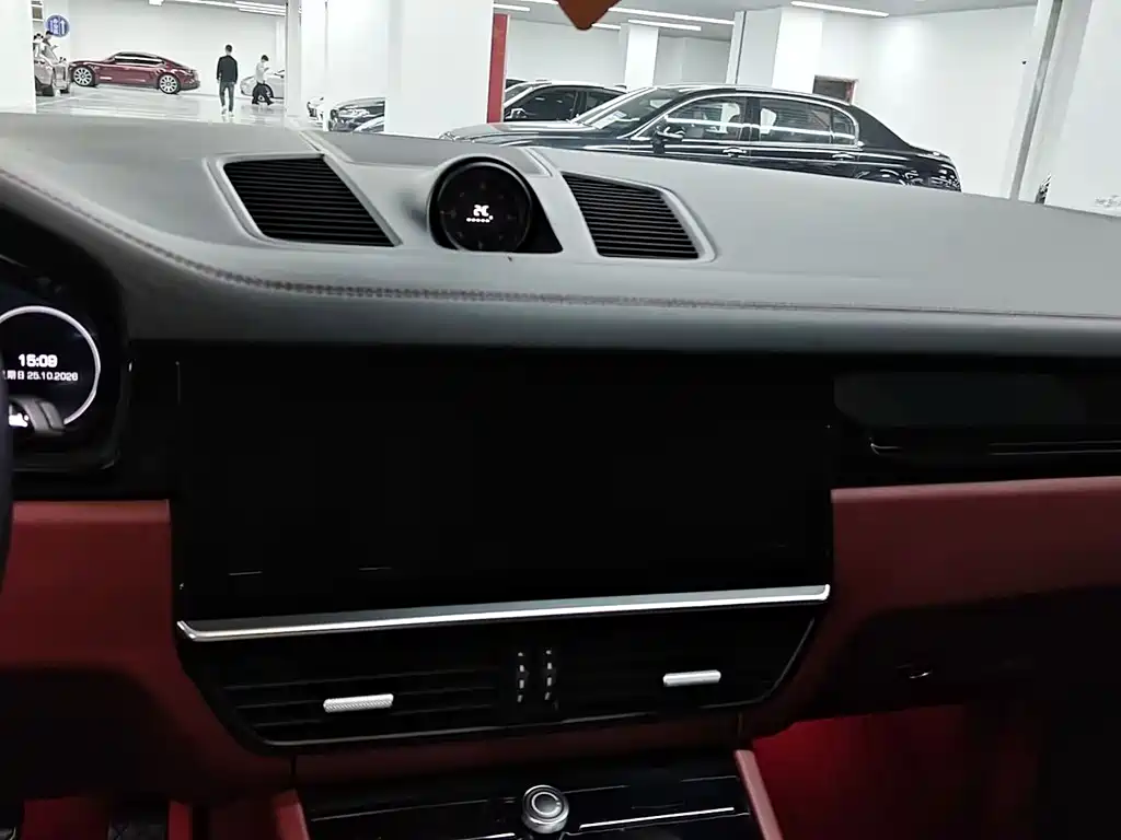 Porsche Cayenne — миниатюра 7