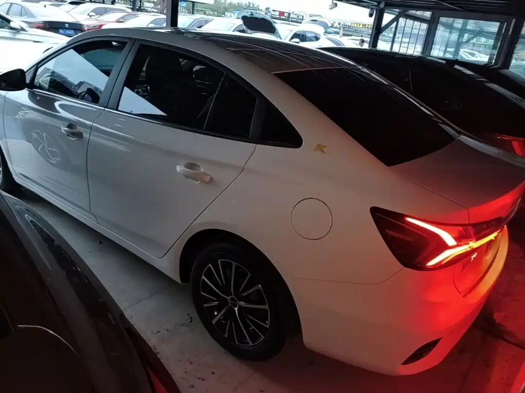 Roewe i5 — миниатюра 5