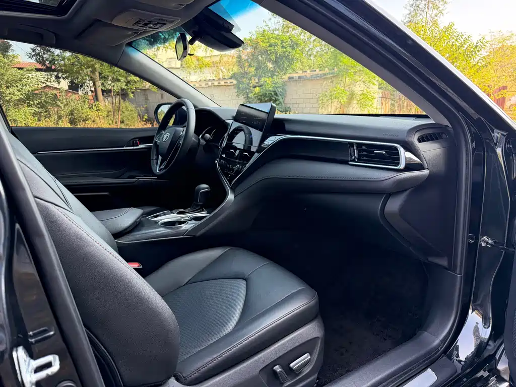 Toyota Camry — миниатюра 8