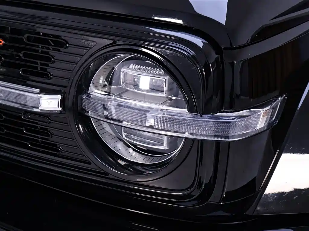 TANK CO CREATION TANK 300