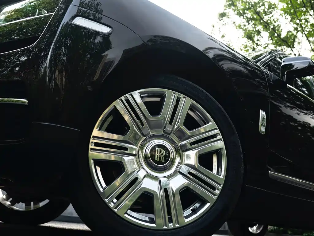 Rolls-Royce Cullinan 2018 мест