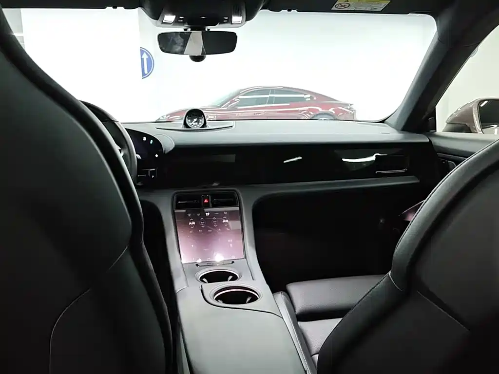 Porsche Taycan — миниатюра 9