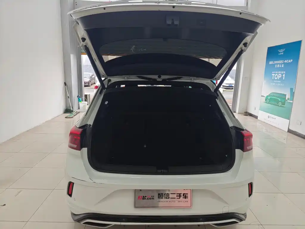 VOLKSWAGEN T ROC EXPLORING SONGS