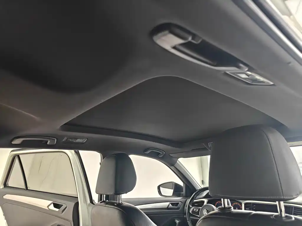 VOLKSWAGEN T ROC EXPLORING SONGS