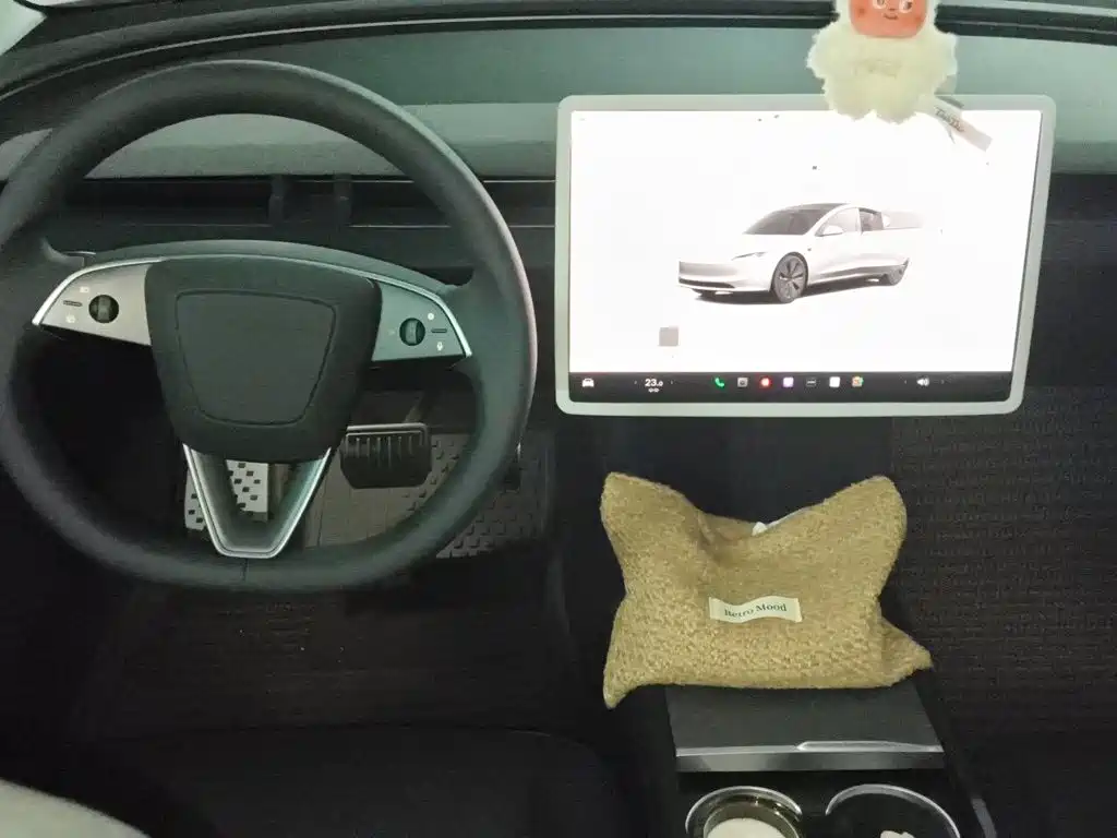 Tesla Model 3 — миниатюра 5