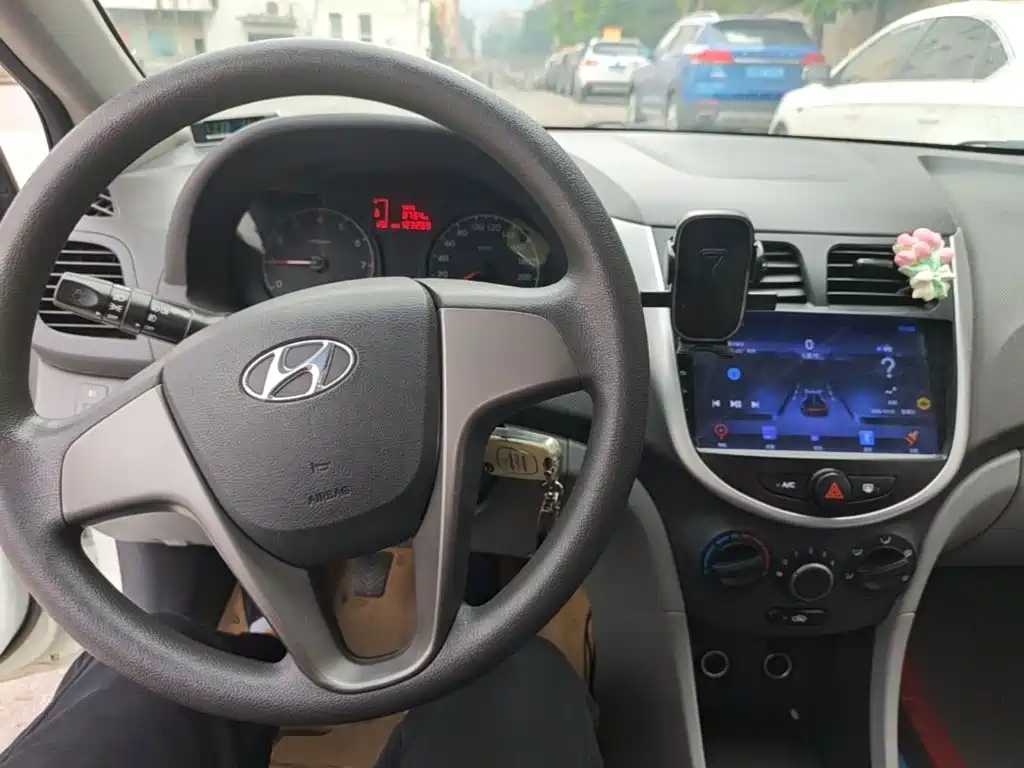 Hyundai Verna — миниатюра 10