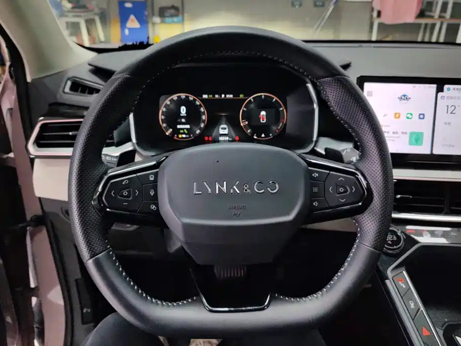 Lynk & Co 06 — миниатюра 14