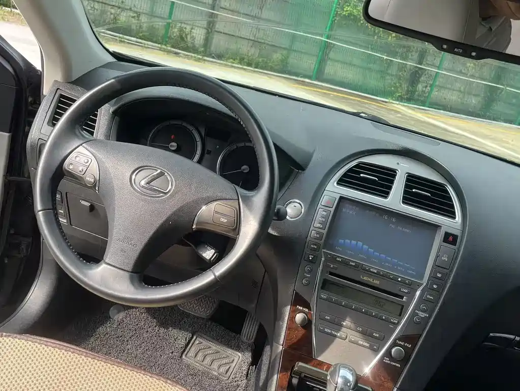 Lexus ES — миниатюра 10