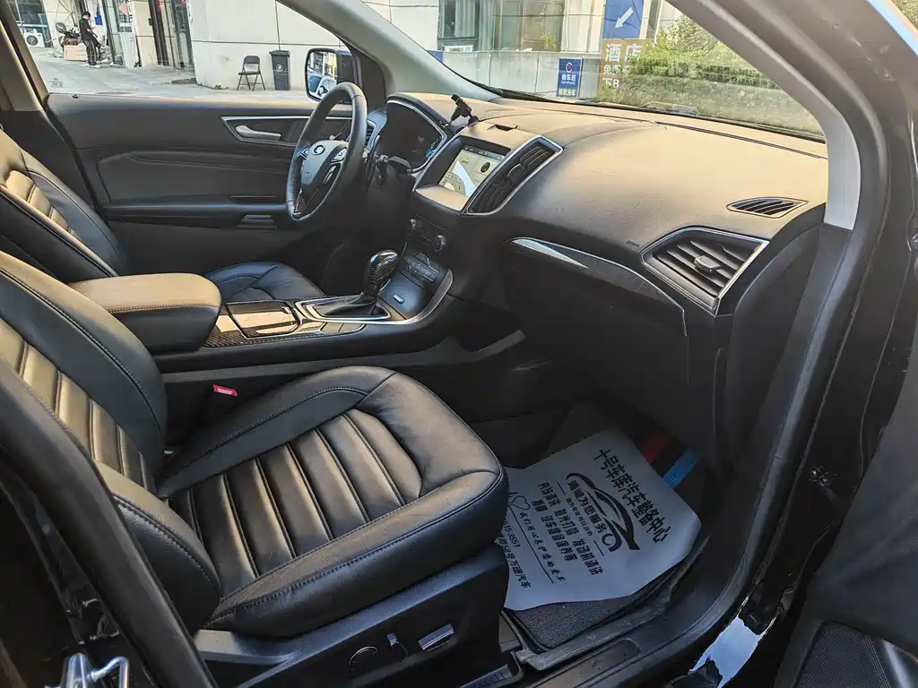 Ford Edge — миниатюра 10