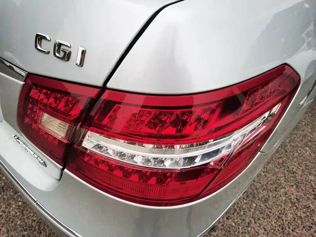 Mercedes-Benz E-Class — миниатюра 9