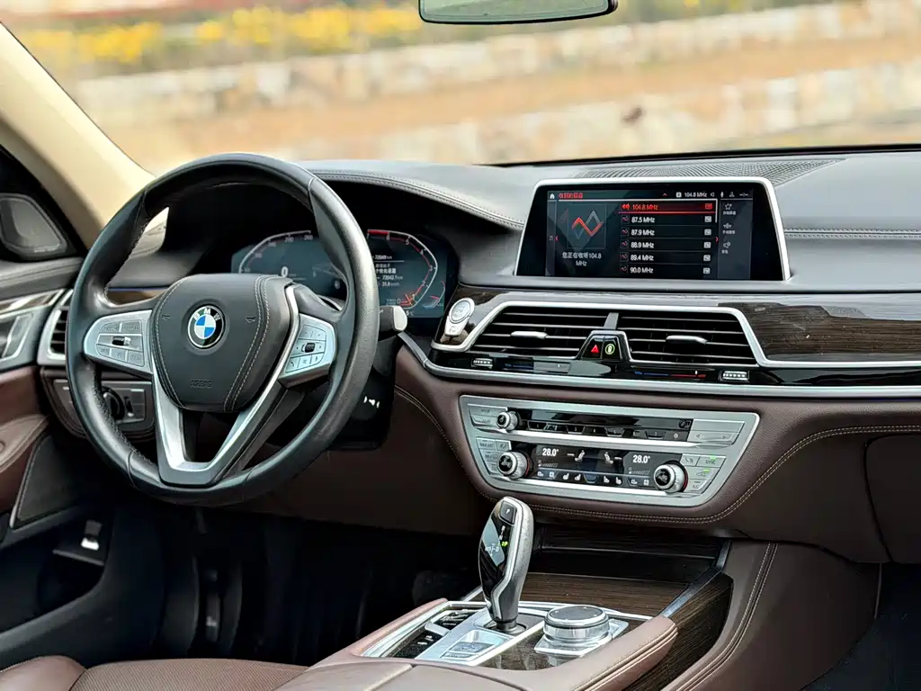 BMW 7 SERIES