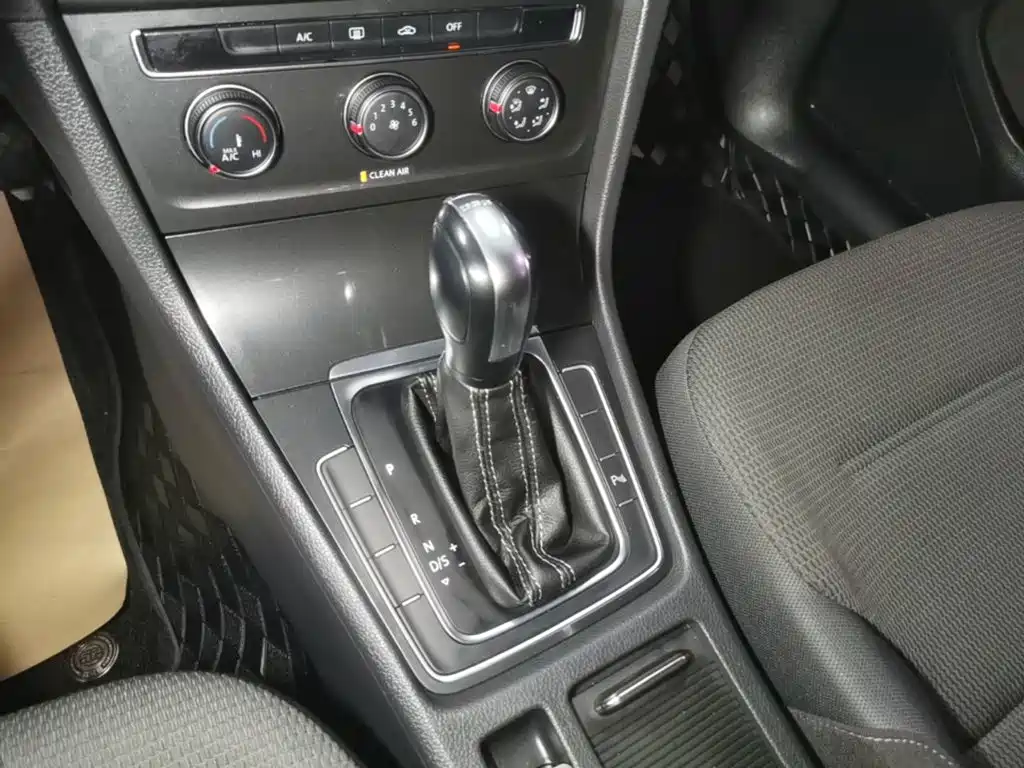 Volkswagen Golf — миниатюра 14