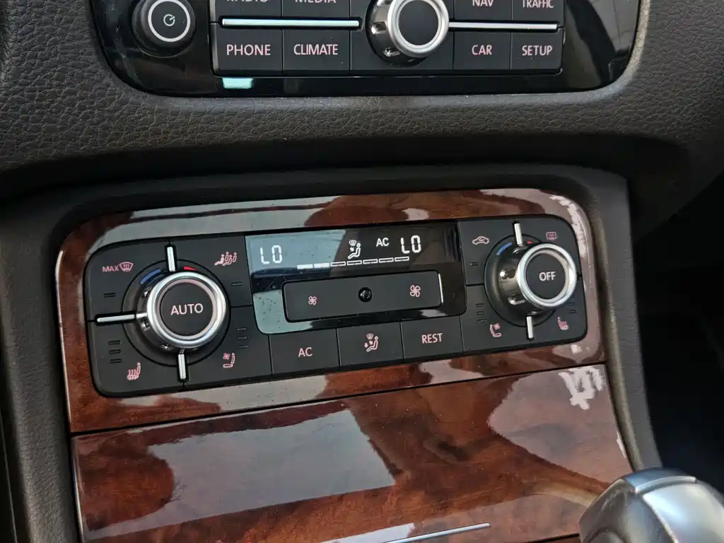 Volkswagen Touareg — миниатюра 14