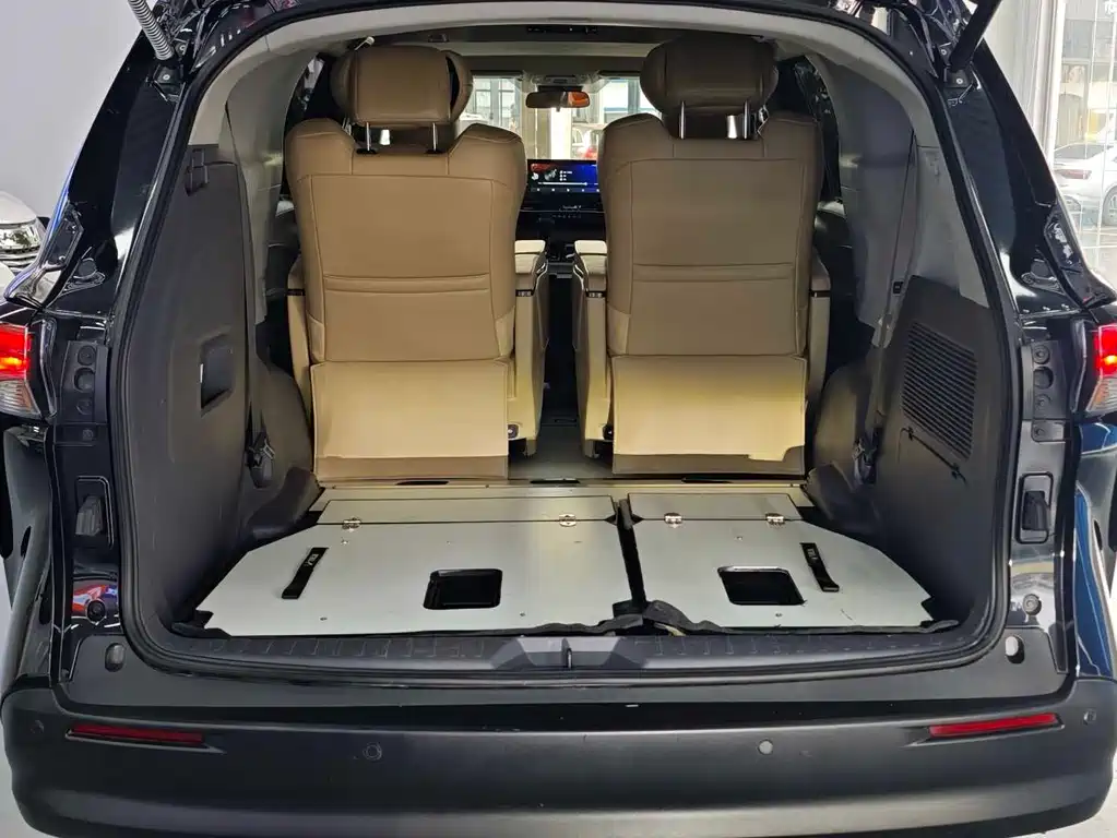 Toyota Sienna — миниатюра 18