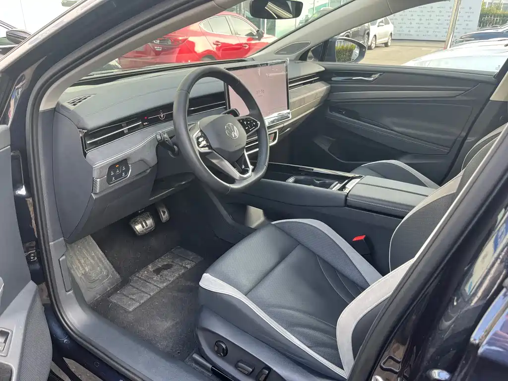 VOLKSWAGEN ID.7 VIZZION