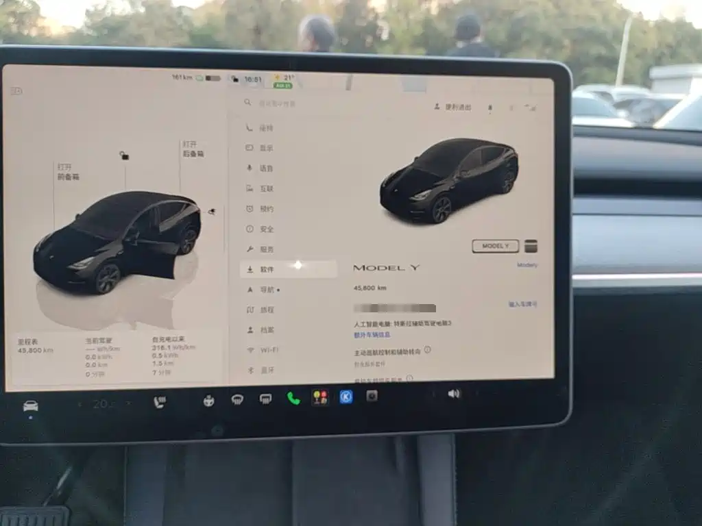 Tesla Model Y — миниатюра 12