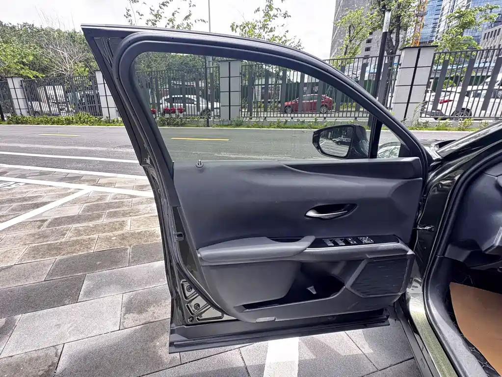 Lexus UX — фотографии объявления, Фото 23