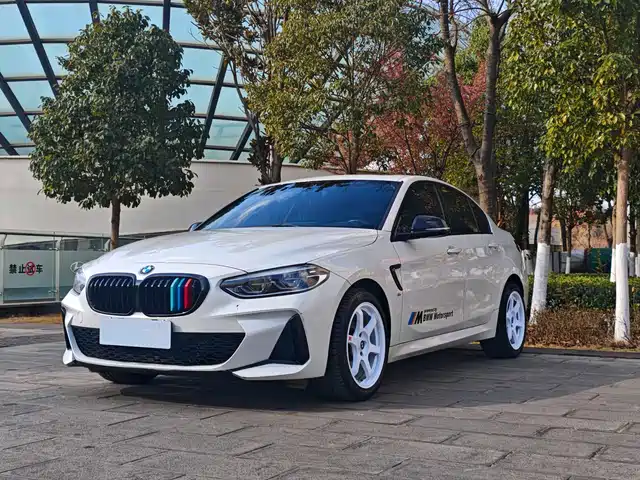 BMW 1 SERIES