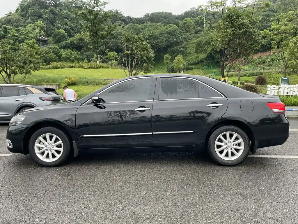 Toyota Camry — миниатюра 3