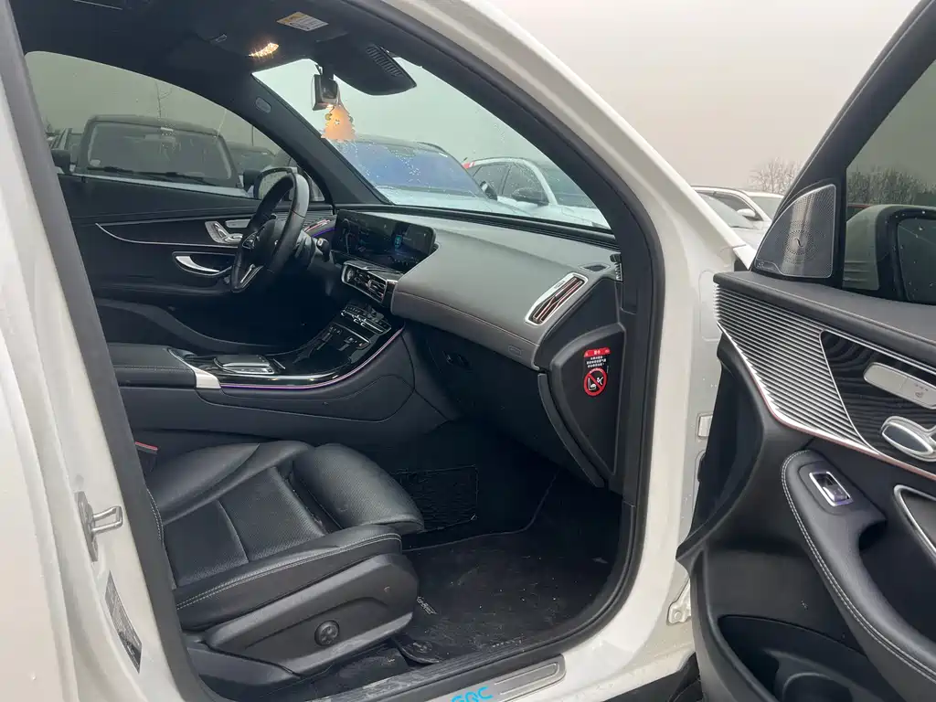 MERCEDES-BENZ EQC