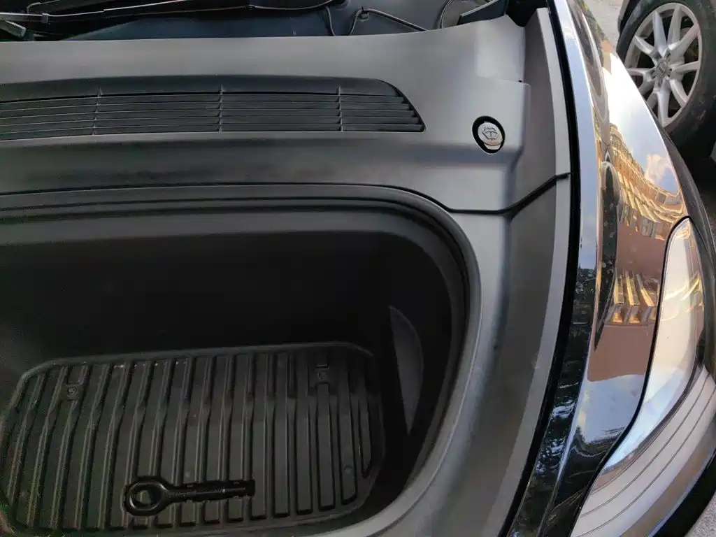 Tesla Model Y — миниатюра 22