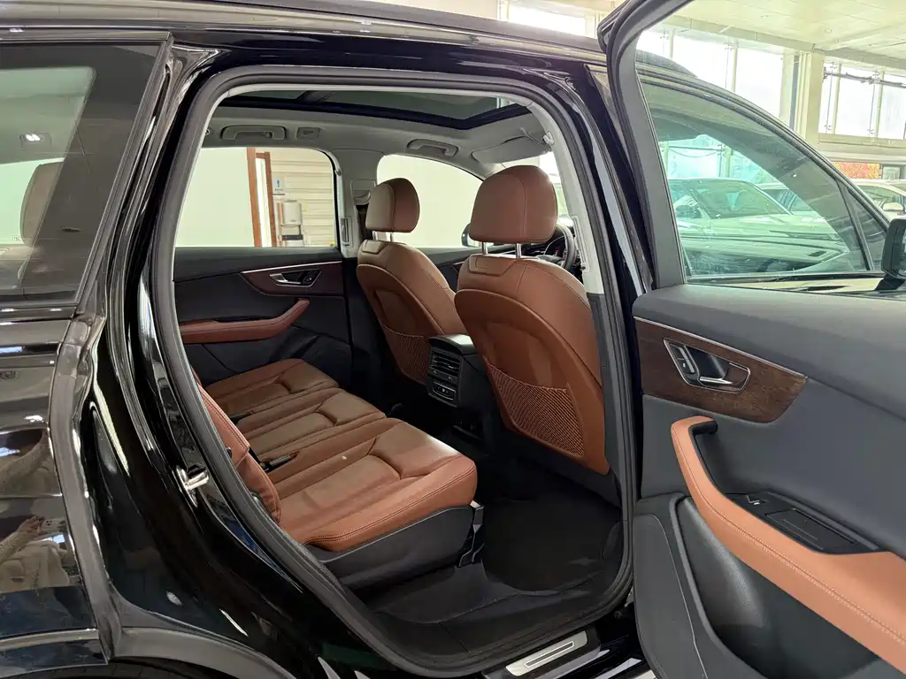 Audi Q7 — миниатюра 10