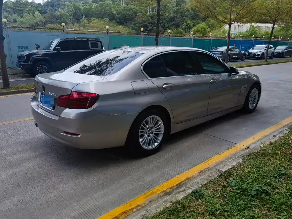 BMW 5 SERIES