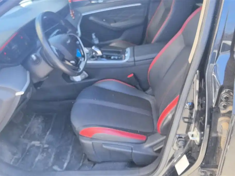 DONGFENG YI HYUN MAX