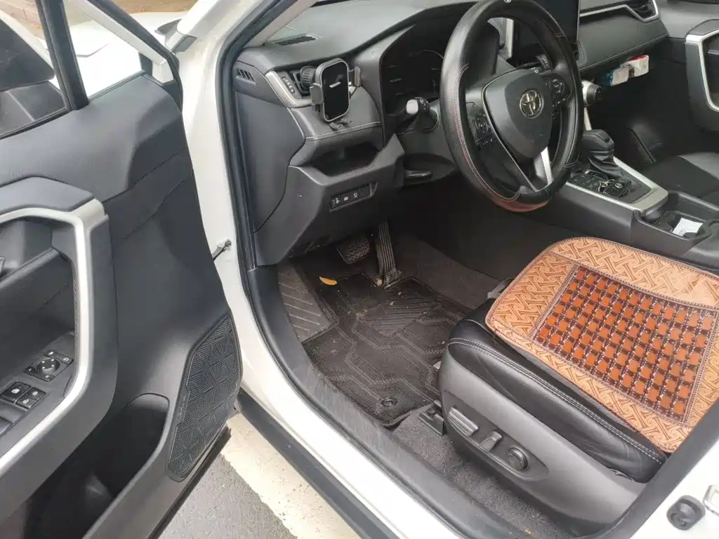 Toyota RAV4 — миниатюра 12