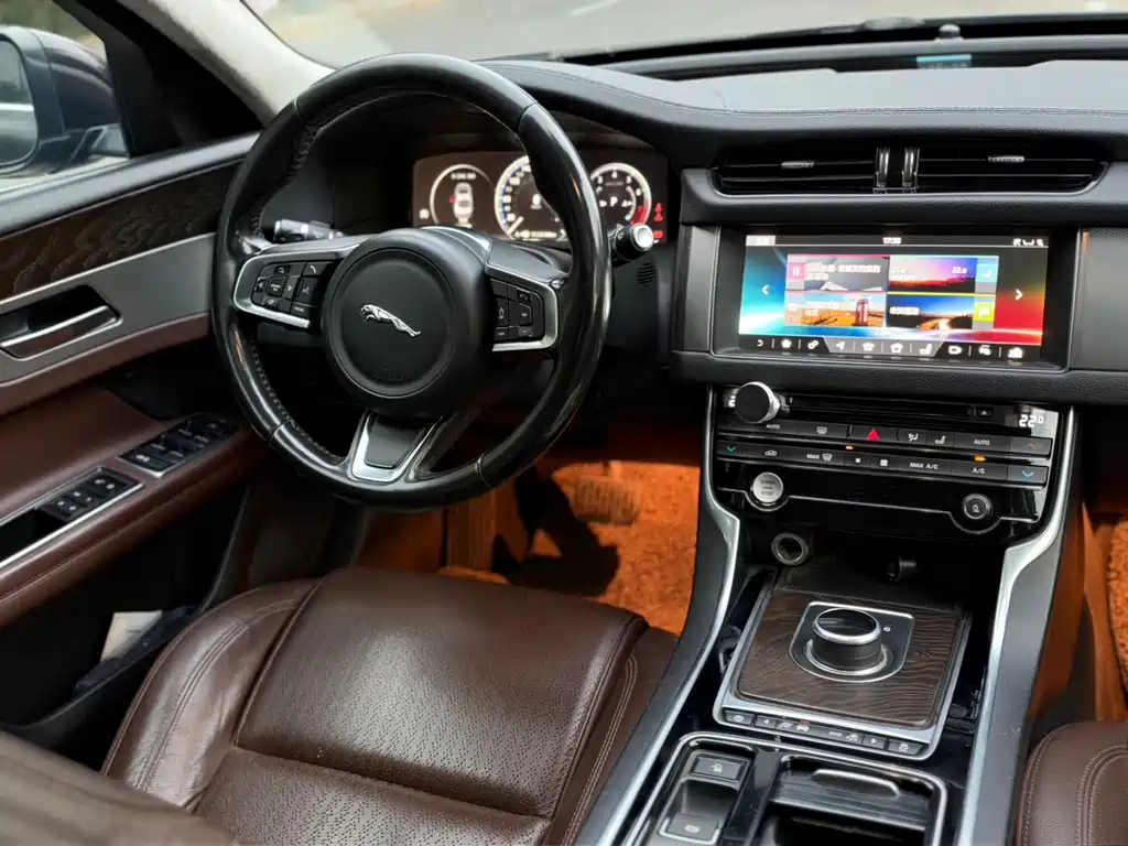 Jaguar XFL — миниатюра 4