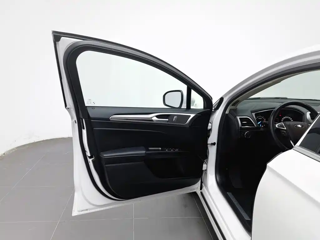 Ford Mondeo — миниатюра 8