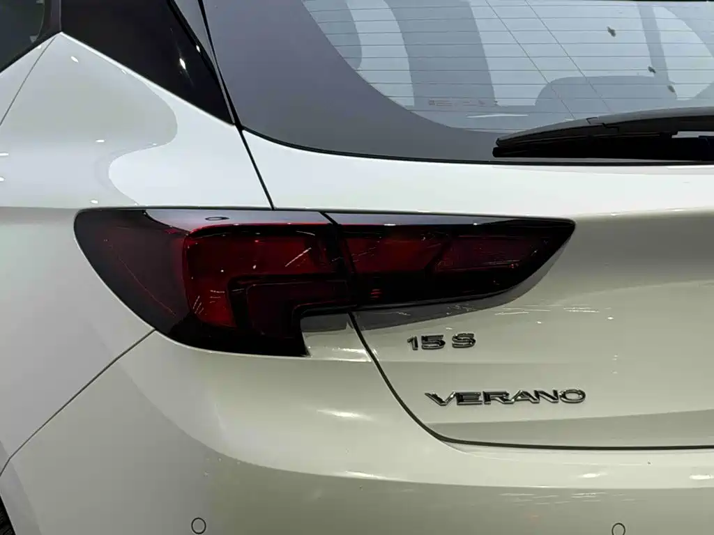Buick Verano — миниатюра 10