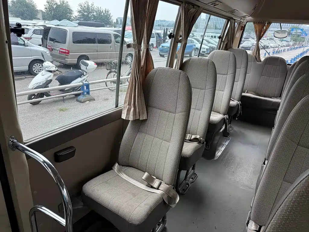 Toyota Coaster — миниатюра 20