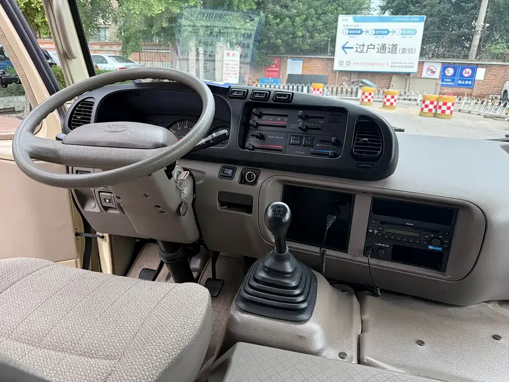 Toyota Coaster — миниатюра 25