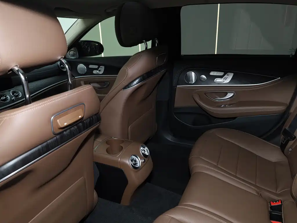 Mercedes-Benz E-Class — миниатюра 21